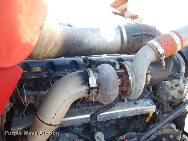 image for item IO9608 2002 Mack RD690S  semi truck