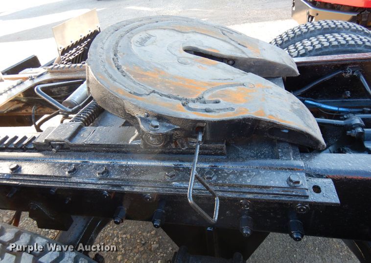 image for item IO9609 2001 Mack RD690S  semi truck