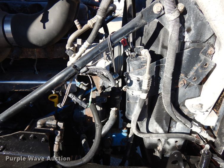 image for item IO9609 2001 Mack RD690S  semi truck