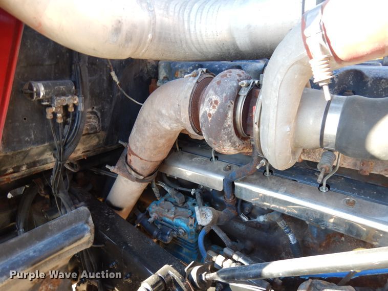 image for item IO9609 2001 Mack RD690S  semi truck