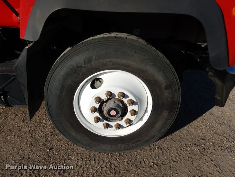 image for item IO9609 2001 Mack RD690S  semi truck