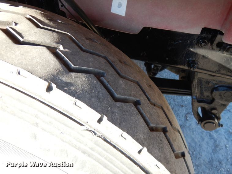 image for item IO9609 2001 Mack RD690S  semi truck