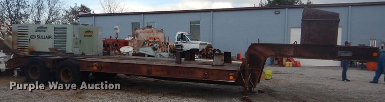 image for item IU9775 1974 Fontaine  drop deck equipment trailer