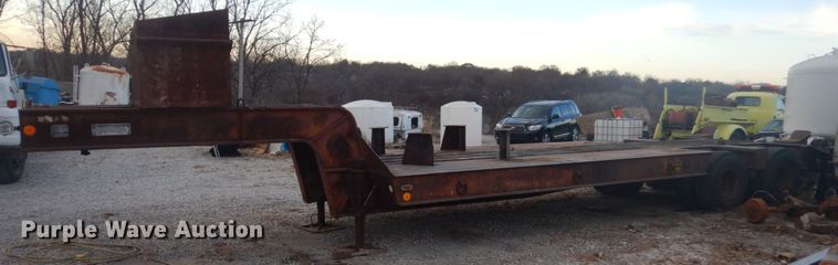 image for item IU9775 1974 Fontaine  drop deck equipment trailer