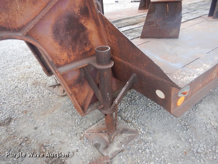 image for item IU9775 1974 Fontaine  drop deck equipment trailer