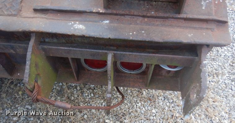 image for item IU9775 1974 Fontaine  drop deck equipment trailer