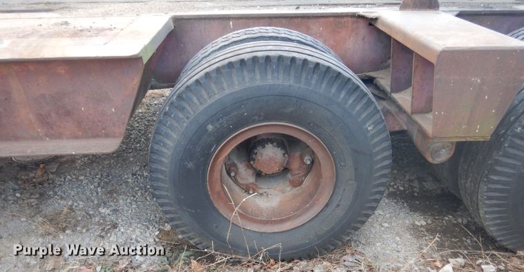 image for item IU9775 1974 Fontaine  drop deck equipment trailer