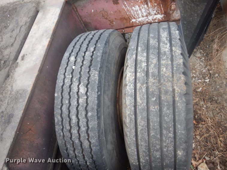 image for item IU9775 1974 Fontaine  drop deck equipment trailer