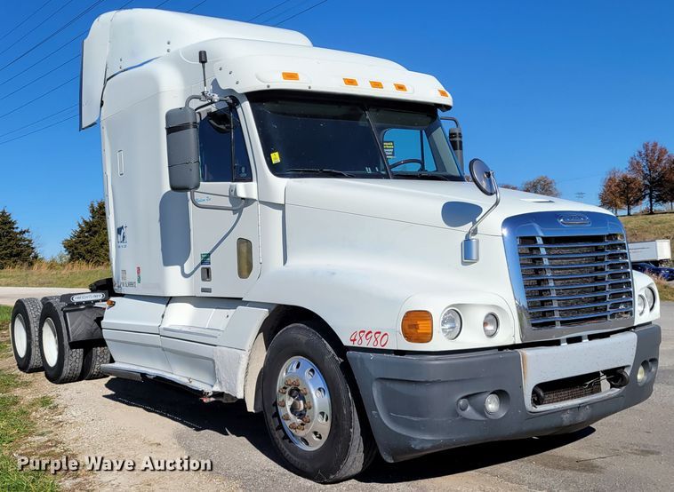 image for item IV9606 2005 Freightliner Century Class ST120  semi truck