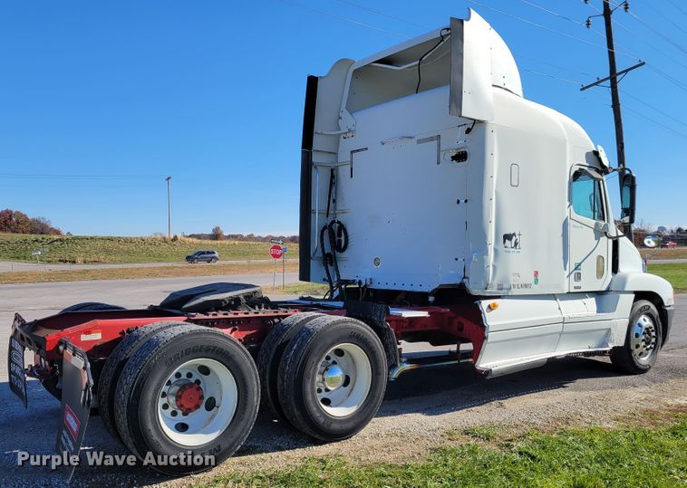 image for item IV9606 2005 Freightliner Century Class ST120  semi truck