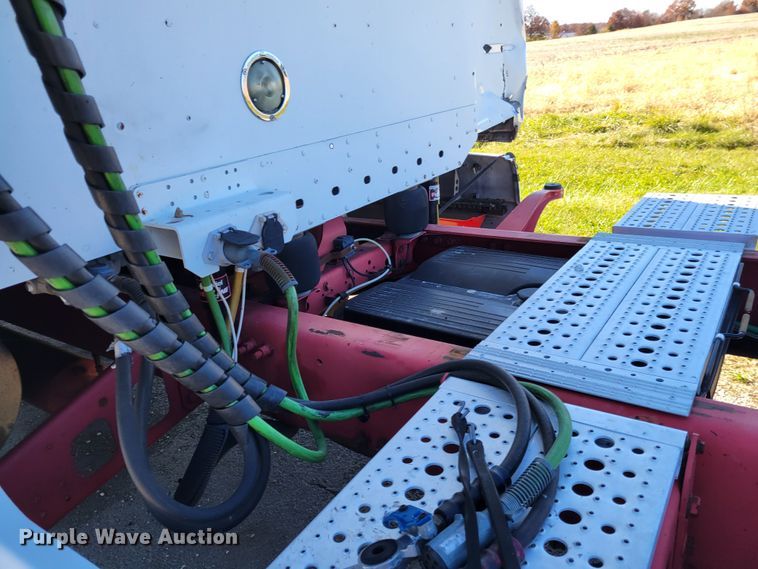 image for item IV9606 2005 Freightliner Century Class ST120  semi truck