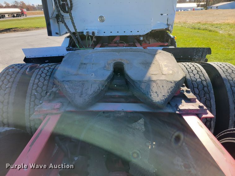 image for item IV9606 2005 Freightliner Century Class ST120  semi truck