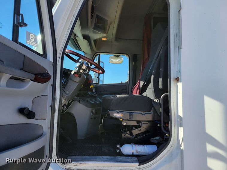 image for item IV9606 2005 Freightliner Century Class ST120  semi truck