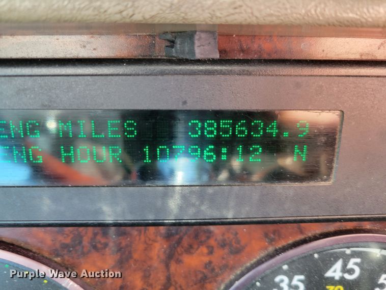 image for item IV9606 2005 Freightliner Century Class ST120  semi truck