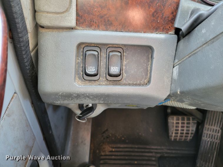 image for item IV9606 2005 Freightliner Century Class ST120  semi truck