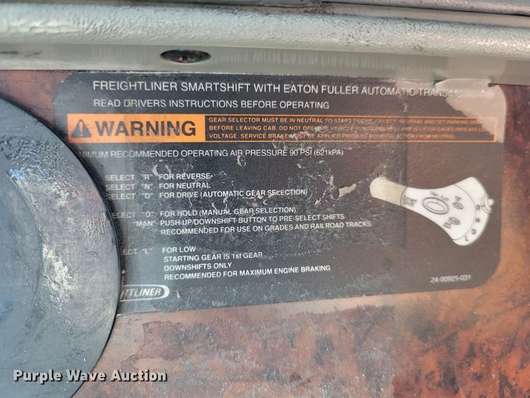 image for item IV9606 2005 Freightliner Century Class ST120  semi truck