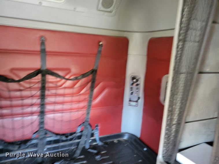 image for item IV9606 2005 Freightliner Century Class ST120  semi truck