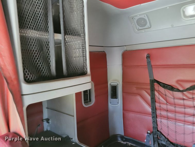 image for item IV9606 2005 Freightliner Century Class ST120  semi truck