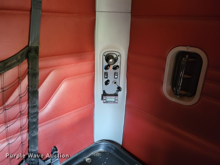 image for item IV9606 2005 Freightliner Century Class ST120  semi truck