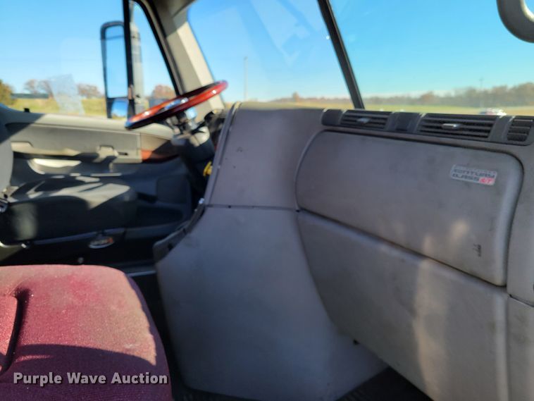 image for item IV9606 2005 Freightliner Century Class ST120  semi truck