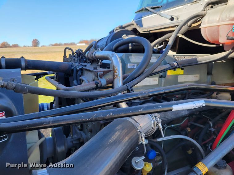 image for item IV9606 2005 Freightliner Century Class ST120  semi truck