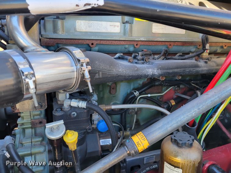 image for item IV9606 2005 Freightliner Century Class ST120  semi truck