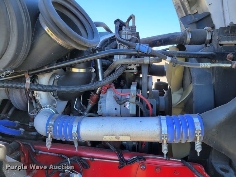 image for item IV9606 2005 Freightliner Century Class ST120  semi truck