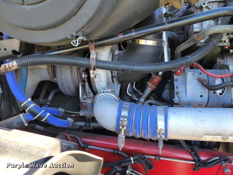 image for item IV9606 2005 Freightliner Century Class ST120  semi truck