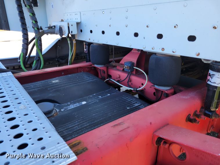 image for item IV9606 2005 Freightliner Century Class ST120  semi truck