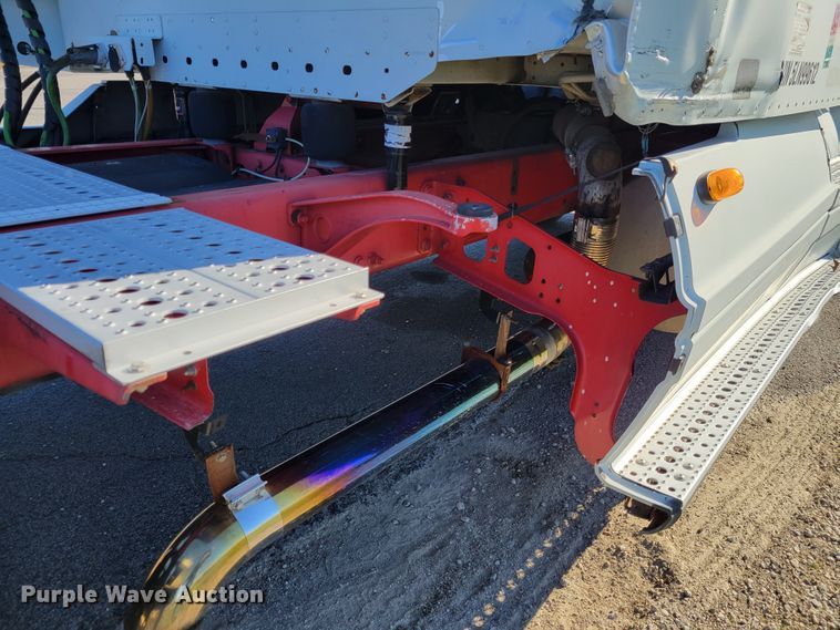 image for item IV9606 2005 Freightliner Century Class ST120  semi truck