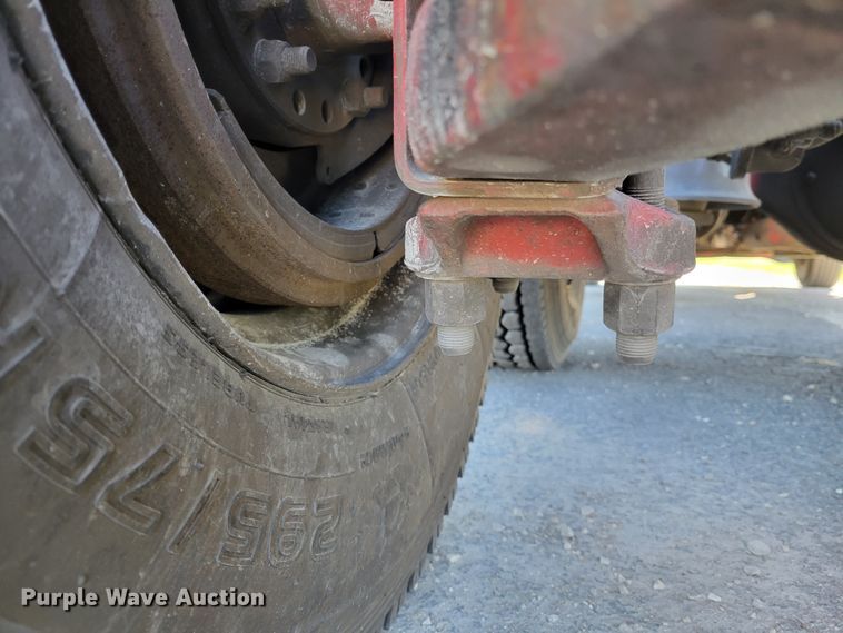 image for item IV9606 2005 Freightliner Century Class ST120  semi truck