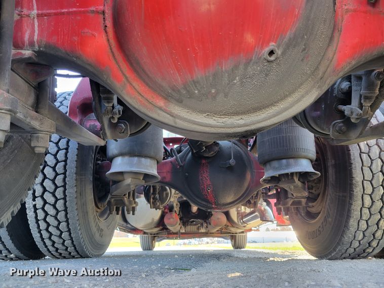 image for item IV9606 2005 Freightliner Century Class ST120  semi truck