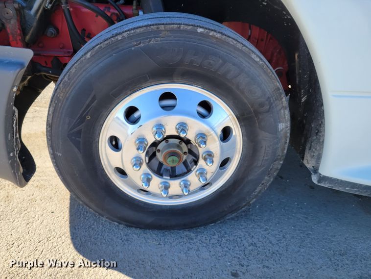 image for item IV9606 2005 Freightliner Century Class ST120  semi truck