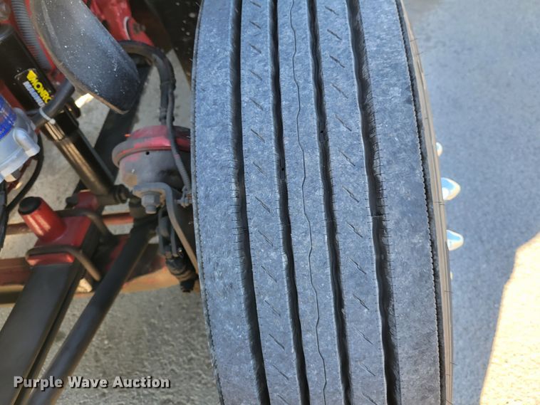 image for item IV9606 2005 Freightliner Century Class ST120  semi truck