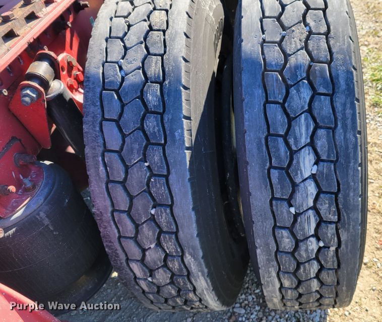 image for item IV9606 2005 Freightliner Century Class ST120  semi truck