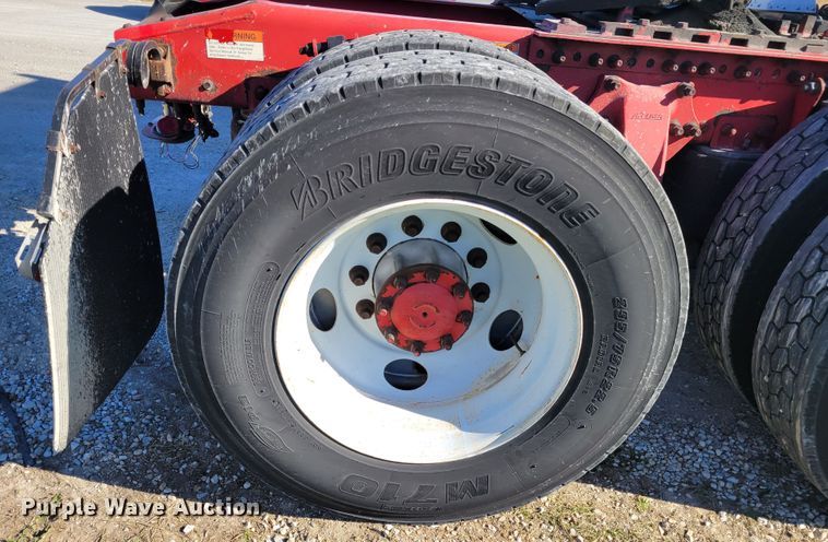 image for item IV9606 2005 Freightliner Century Class ST120  semi truck