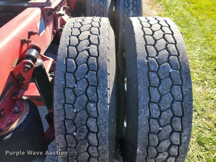 image for item IV9606 2005 Freightliner Century Class ST120  semi truck