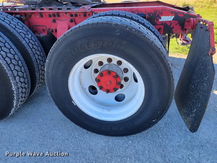 image for item IV9606 2005 Freightliner Century Class ST120  semi truck