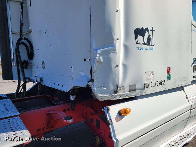 image for item IV9606 2005 Freightliner Century Class ST120  semi truck