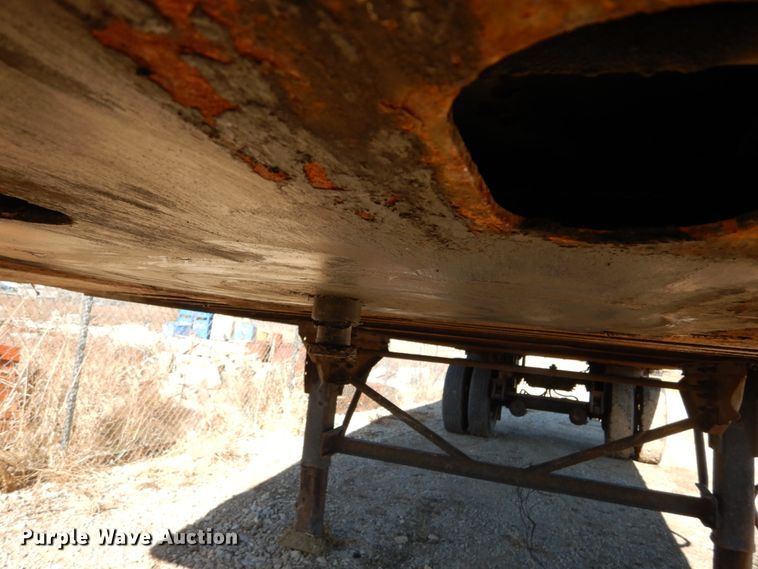 image for item IV9693 1999 Trailmobile  dry van trailer