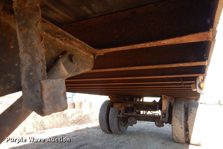 image for item IV9693 1999 Trailmobile  dry van trailer