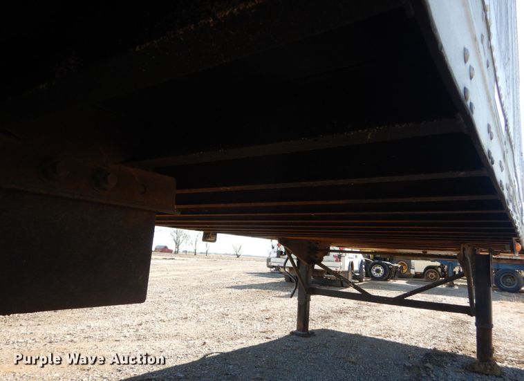 image for item IV9693 1999 Trailmobile  dry van trailer