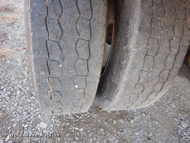 image for item IV9693 1999 Trailmobile  dry van trailer