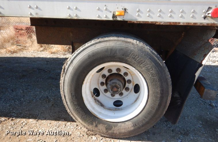 image for item IV9693 1999 Trailmobile  dry van trailer