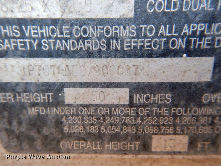 image for item IV9693 1999 Trailmobile  dry van trailer