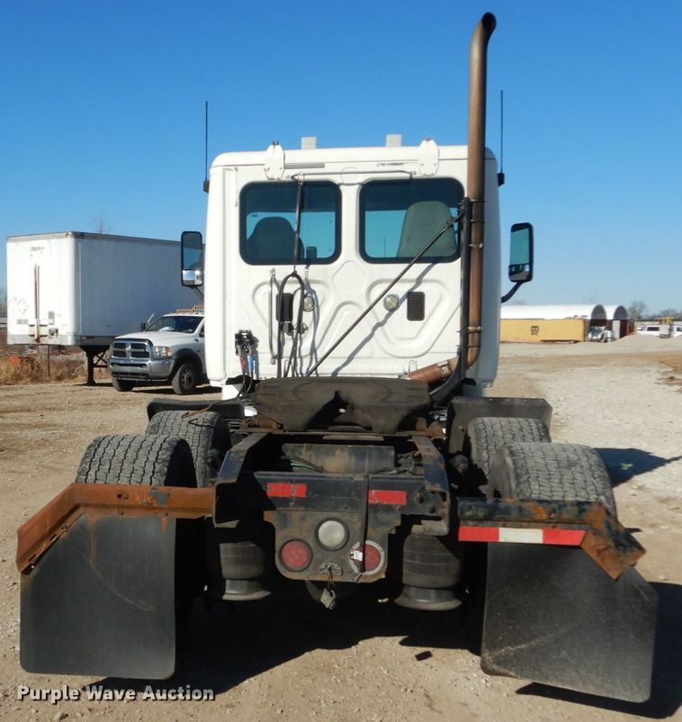 image for item IV9695 2011 Freightliner Cascadia  semi truck