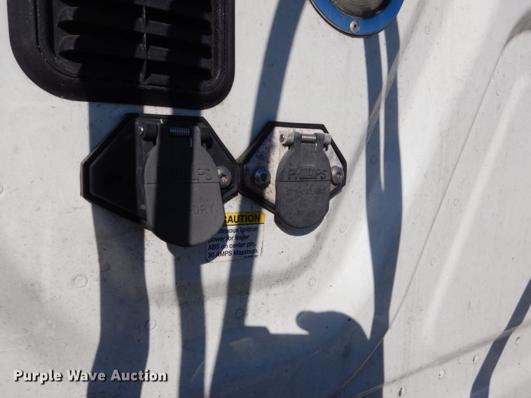 image for item IV9695 2011 Freightliner Cascadia  semi truck