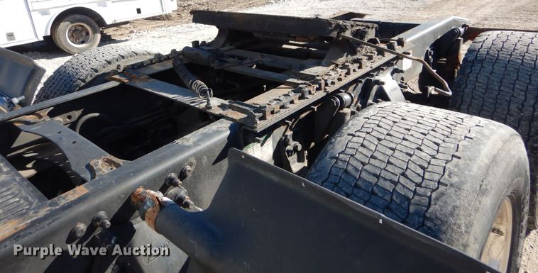 image for item IV9695 2011 Freightliner Cascadia  semi truck