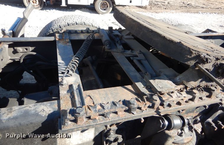 image for item IV9695 2011 Freightliner Cascadia  semi truck