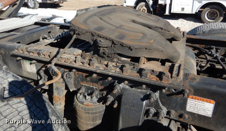 image for item IV9695 2011 Freightliner Cascadia  semi truck